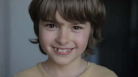 Portrait Little Boy Looking at Camera. Face Funny Contemplative Child. Clos.. Stock-Footage 297905368