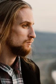 Portrait of long haired bearded guy in the susnet Foto stock