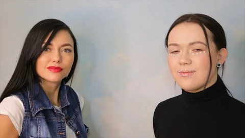 Portrait of make-up artist and model Stockbeeldmateriaal 85323901
