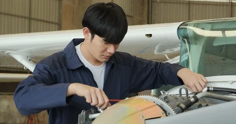 Portrait of Male engineer or pilot repairing airplane. Vídeos de archivo 124656372