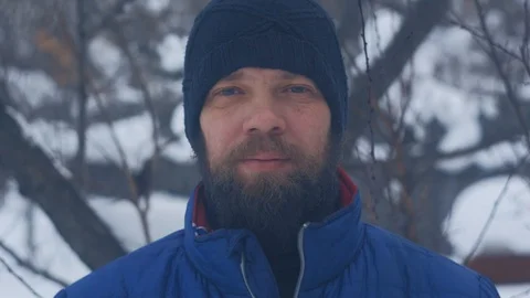 Portrait of a man with a beard on a winter day Stock-Footage 103928655