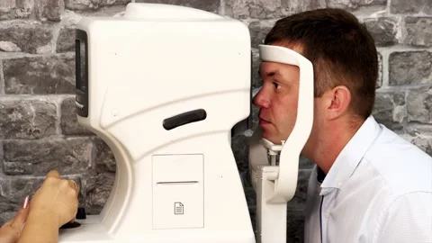 Portrait of man during test on refractometer machine. Stock Footage 140577296