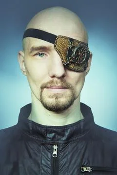 Portrait of man with eye patch of steampunk style on his face 스톡 사진