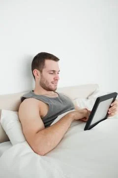 Portrait of a man using a tablet computer Stockfoto's