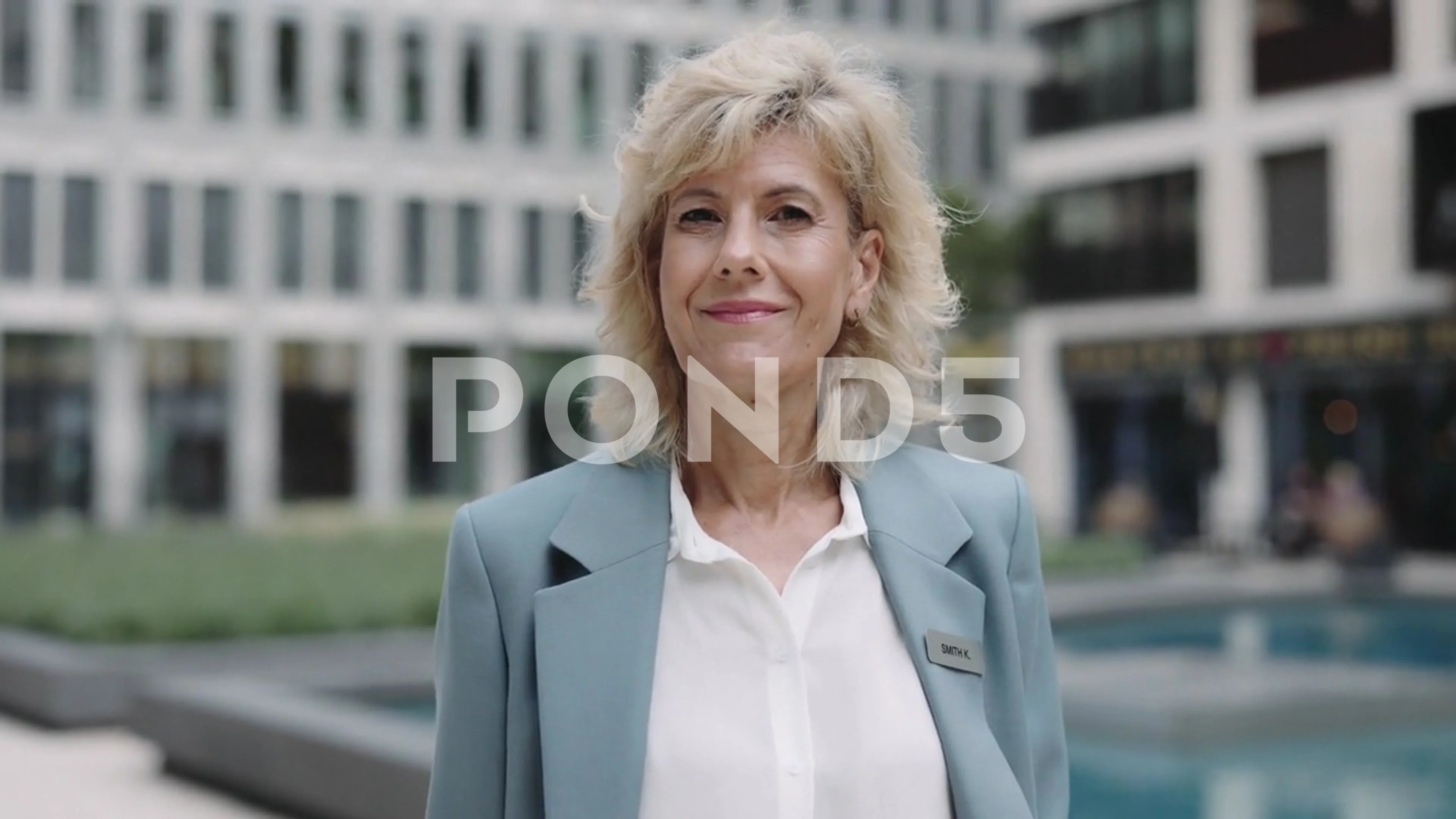 Portrait of mature business woman posing on street