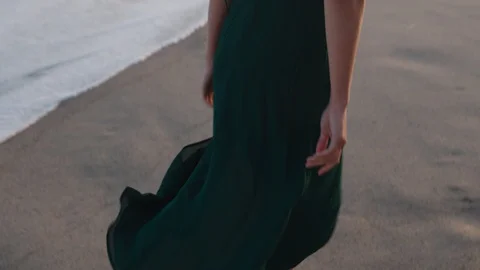 Portrait of model walking by the beach in Los Angeles Stock-Footage 127796951