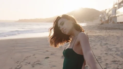 Portrait of model walking by the beach in Los Angeles Stock-Footage 127796972