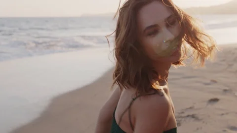 Portrait of model walking by the beach in Los Angeles Stock-Footage 127796982