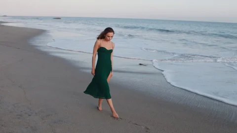 Portrait of model walking by the beach in Los Angeles Stock-Footage 127797041