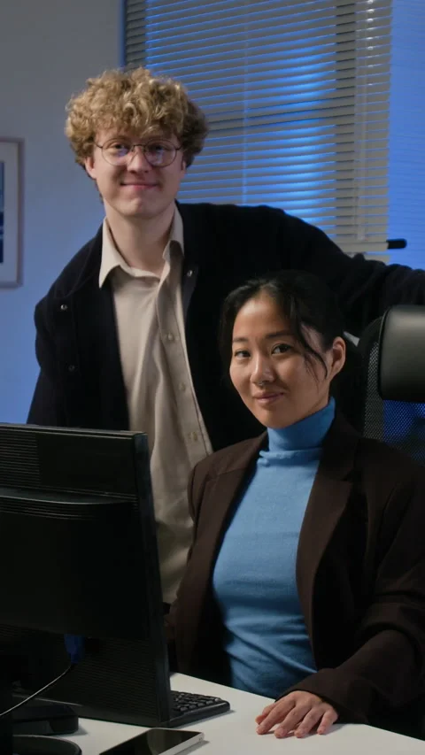 Portrait of Multiethnic Cybersecurity Team Smiling in Office Vídeo Stock 347315657
