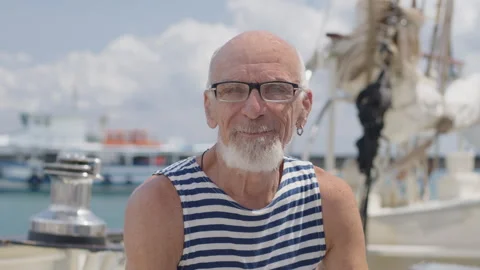 Portrait of the old man sailor with white beard and ring in the ear Stock-Footage 337983570
