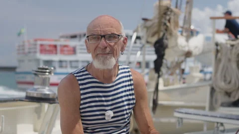 Portrait of the old man sailor with white beard and ring in the ear Stock-Footage 338037501