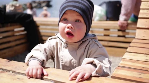 Portrait of one-year-old child.  Видео 90102013
