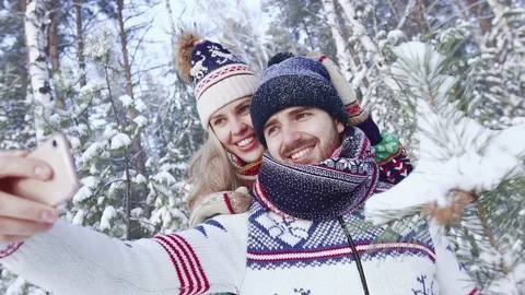 Portrait of romantic couple in the forest taking selfie on smartphone Stock-Footage 71252787