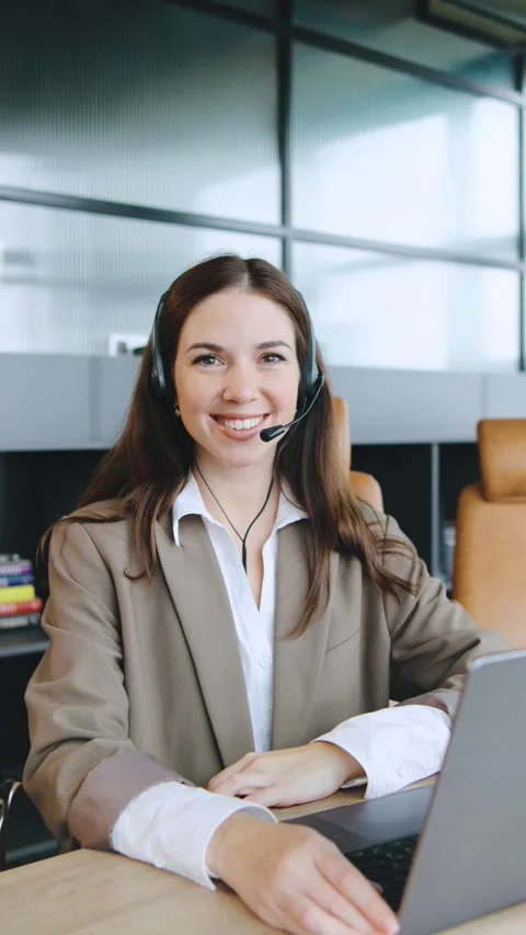 Portrait of Sales agent assisting clients with technical support at a modern Stock Footage 320910188