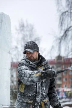 Portrait of a sculptor at work with a chisel Stockfoto's