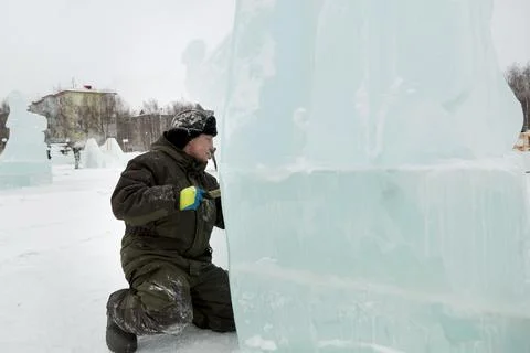 Portrait of a sculptor at work with a chisel Fotos Stock