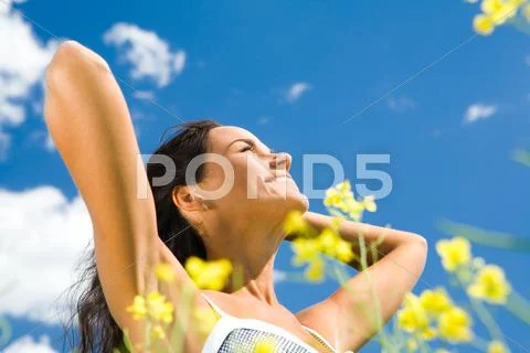 Portrait of smiling beautiful girl enjoying sun outside Stock Photos