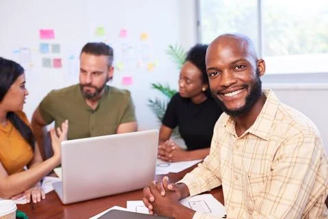 Portrait of smiling Black man, development team, mobile app coding meeting 库存照片