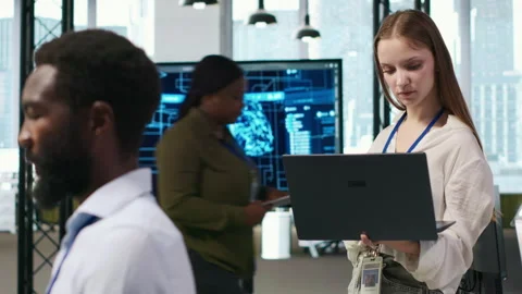 Portrait of smiling female engineer coding with AI language model Vidéo 313016834