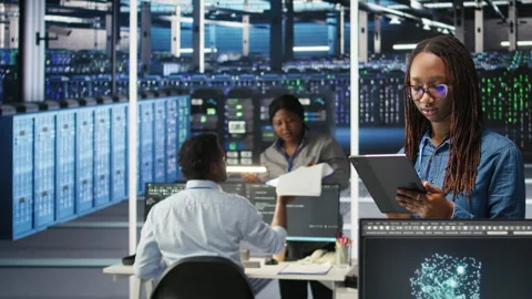 Portrait of smiling server room engineer using device to interpret AI data Video stock 307017298