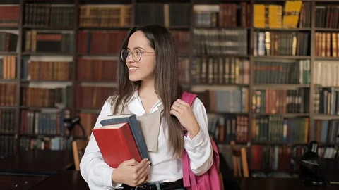 Portrait of Smiling Student in Library 動画素材 103831292