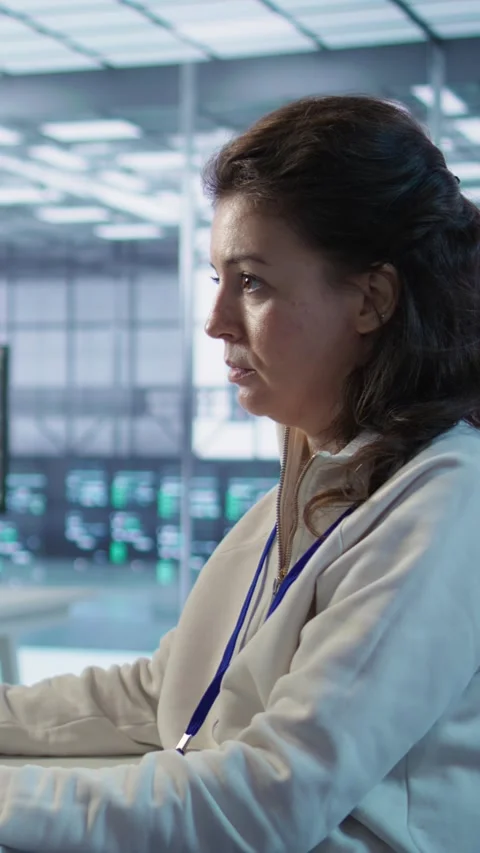 Portrait of smiling technician programming in AI data center 스톡 동영상 319531195