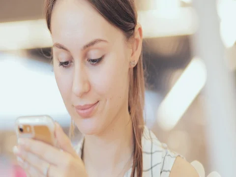 Portrait of Smiling Woman Using Smart Phone at the Mall. 4K SLOW MOTION, DCi Vidéo 79367848