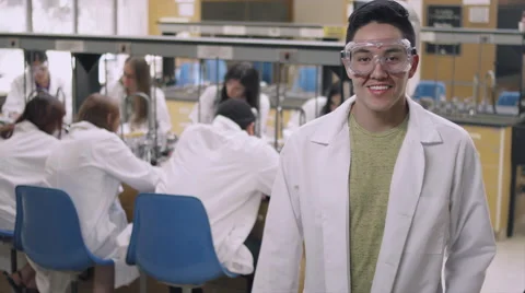 Portrait of a student in a science lab wearing safety goggles and smiling Vídeos de archivo 55276799