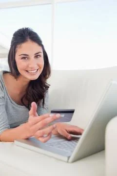 Portrait of a student using her credit card online 库存照片