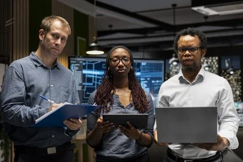 Portrait of teamworking engineers writing code, developing machine learning APIs Foto stock