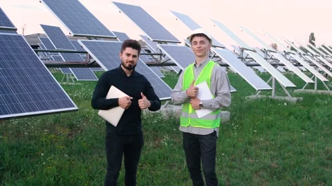 Portrait of two cheerful engineers against the background of solar panel panels. Stock-Footage 140208130