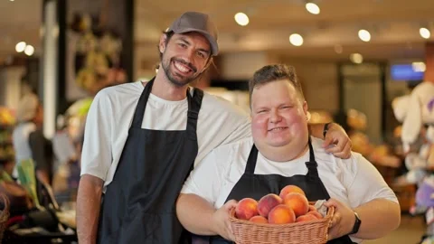 Portrait of two happy workers in a supermarket, two men in white T-shirts and 스톡 동영상 252182552