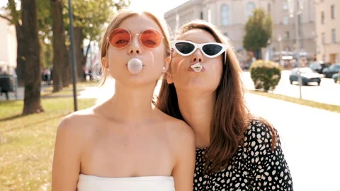 Portrait of two young beautiful smiling hipster girls 库存影片 141571955