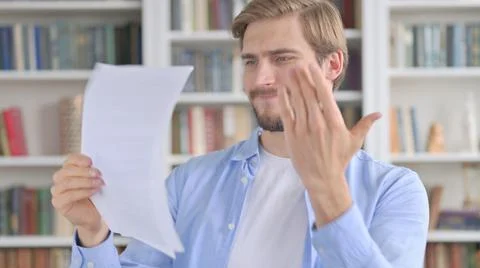 Portrait of Upset Man Reading Documents Foto stock