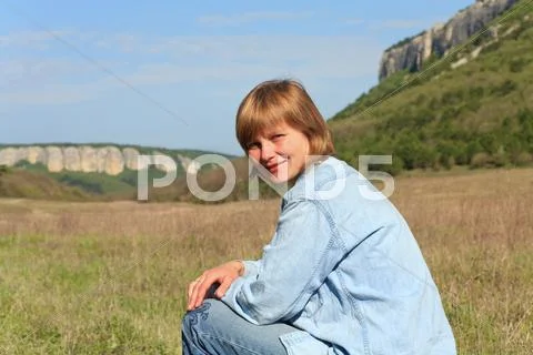 Portrait of woman on crimean mountains background (mangup kale, Stock Photos