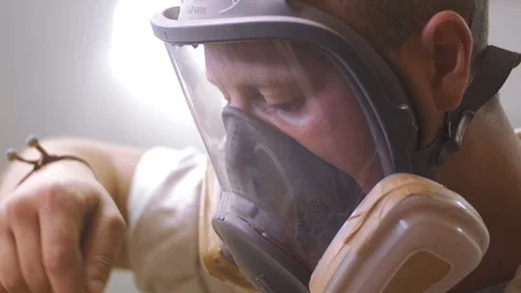 Portrait of worker in mask 動画素材 90013006