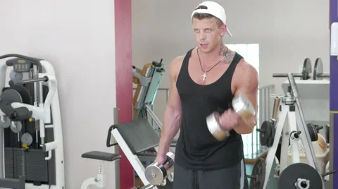 Portrait of a young bodybuilder in a gym 動画素材 53400024