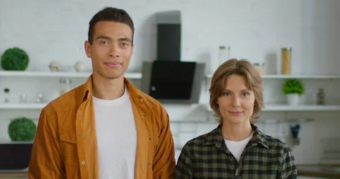 Portrait of young couple in the kitchen Video stock 113283539