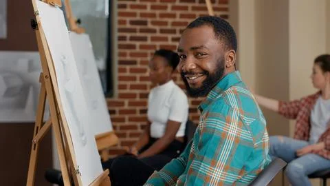 Portrait of young man learning to draw vase model at educational program Foto stock