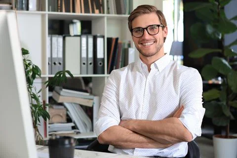 Portrait of young man sitting at his desk in the office. Foto stock
