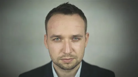 Portrait of a young smiling man on grey background Vidéo 39735548