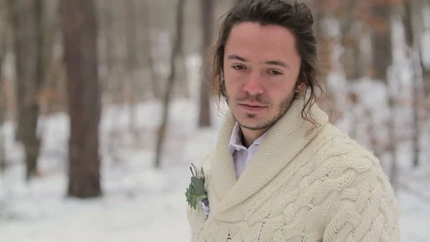 Portrait of Young Smiling Man in Winter Forest 库存影片 70876044