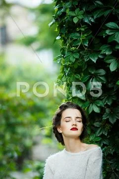 Portreit of young girl posing in a vineyard Stock Photos