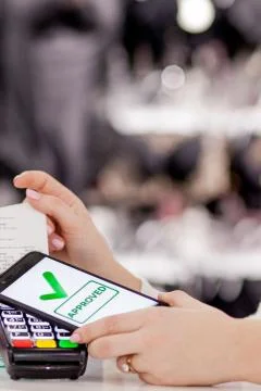 POS terminal, Payment Machine with mobile phone on store background. Contactl Foto stock