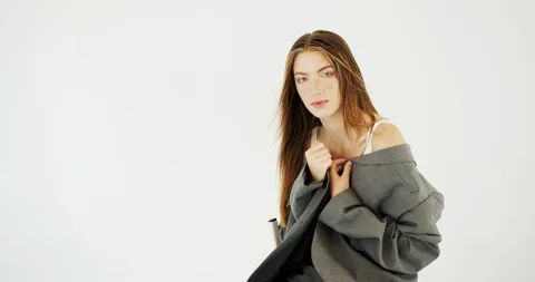 Posing to Photographer 動画素材 115283166