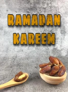 Position the dates in a tray container, and also a written Ramadan Kareem. 写真素材