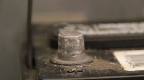 Positive battery post 動画素材 1038335