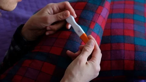 Positive pregnancy test Stock Footage 130099578