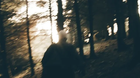 Post apocalyptic man with gas mask running through forest Video stock 88914904